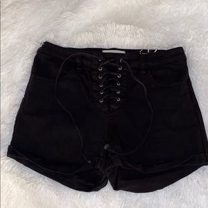 LACE TIED SHORTS PAC SUN